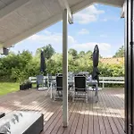 3 Bedroom Gorgeous In Feriehus